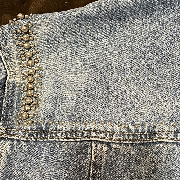 Forever 21 studs embellished blue denim / jean jacket. Size XL-2XL - Picture 9 of 11